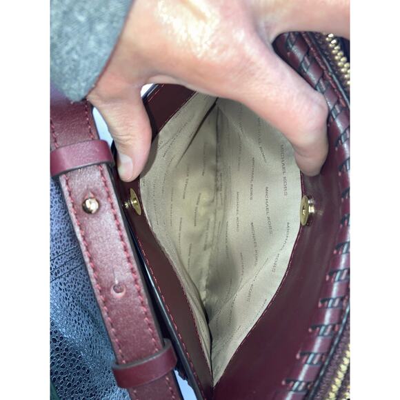 MICHAEL KORS, SMALL WINE SMOOTH LEATHER CROSSBODY BAG - Picture 10 of 15